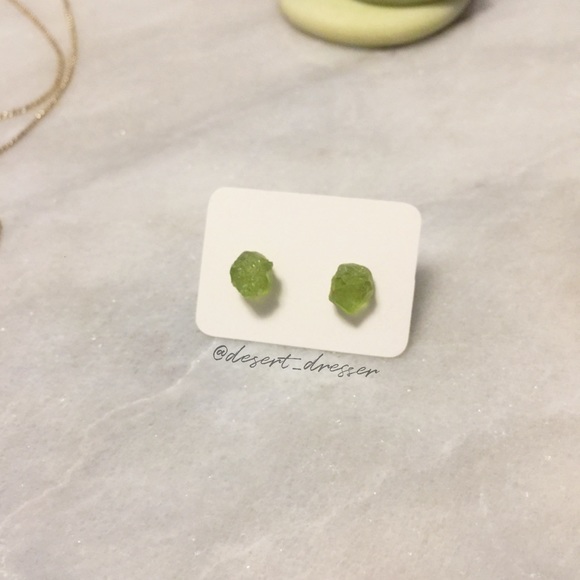 ⬇️Price Drop! Dainty Raw Peridot Earrings - Picture 6 of 8
